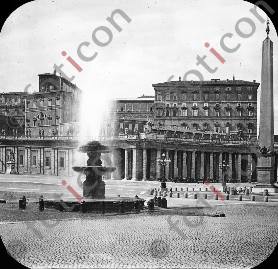 Der Petersplatz | The St. Peter's Square (foticon-simon-147-009-sw.jpg)